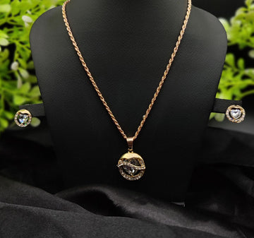 Elegance Gold Pendant Necklace
