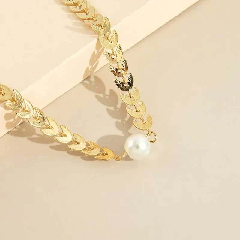 Pearl &leaf pendant