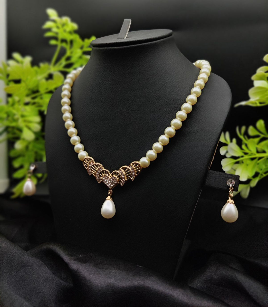 IMPORTED Pearl Elegance Necklace